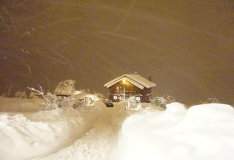 Katoikies Aiolos has rooms with a private hot tub