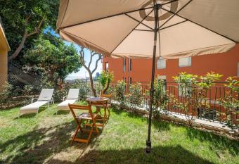 Le Val d Or - Grand Jardin - Parking priv   - Calme has Balcony rooms