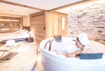 Le Chalet de l Atelier - Le Nord allows 18 year olds to book a room