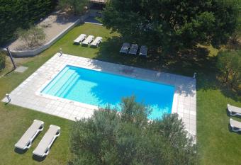 La Bastide au Ventoux allows 18 year olds to book a room