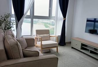 TheBreezy - LBS SKYLAKE RESIDENCE has Balcony rooms