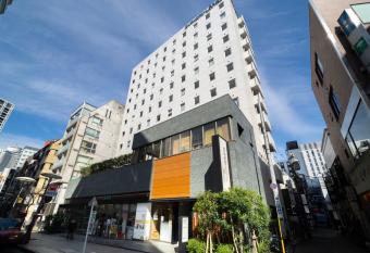 Super Hotel Premier Akasaka allows 18 year olds to book a room