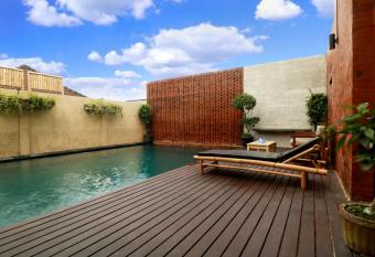 OYO 612 Dante Guesthouse allows 18 year olds to book a room