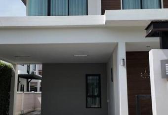 Dream House has Balcony rooms