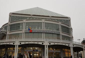 Fair City center Frankfurt has rooms with a private hot tub