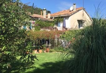 La Ribeyrette has Balcony rooms