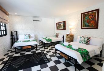 Kasa Silang by ARAW Residences has Balcony rooms