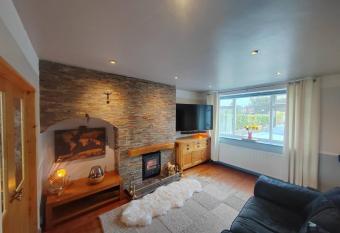 Cozy, Modern Family Home has rooms with a private hot tub