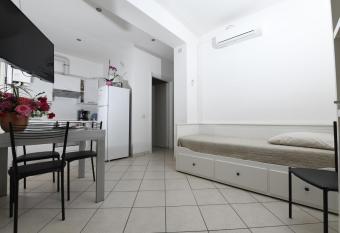 Al Duomo guest house has Balcony rooms