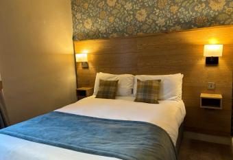 Snooty Fox allows 18 year olds to book a room