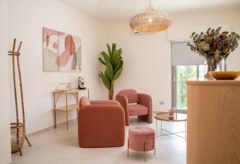 Pi s Apartments Comfort & Chill allows 18 year olds to book a room