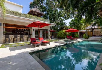 NEW - Secret Resort W Sauna has rooms with a private hot tub