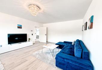 Moderne Blue-Night Apartment has Balcony rooms