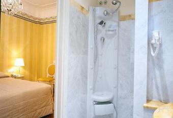 Albergo Tre Pozzi has Balcony rooms