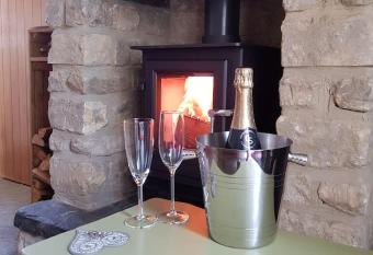 Misty View - 2 Bed Cottage in Winchcombe has Balcony rooms