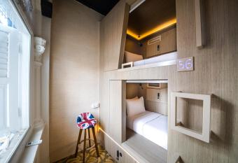 CUBE Boutique Capsule Hotel at Kampong Glam allows 18 year olds to book a room