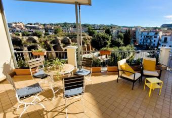Interno 10 apartment has Balcony rooms