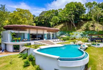 Casa Laguna has Balcony rooms