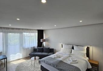 White Estate IZM has Balcony rooms