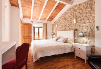 Hotel Can Riera allows 18 year olds to book a room