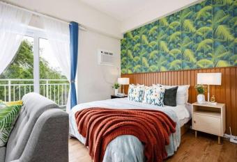 309B Condotel Near Airport &Mall,Pool,Gym,Netflix has Balcony rooms