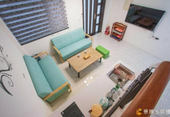 Admiral Macca Homestay has Balcony rooms