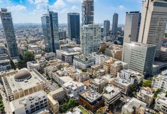 Jaccuzi Montefiore Luxury Apartment By Nimizz has rooms with a private hot tub