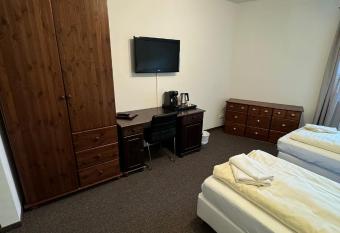 Pension Zur Traube 2 allows 18 year olds to book a room