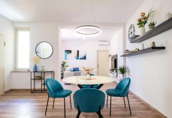 Tuscan Luxury Apartment with Wi-Fi, Gym, Terrace has Balcony rooms