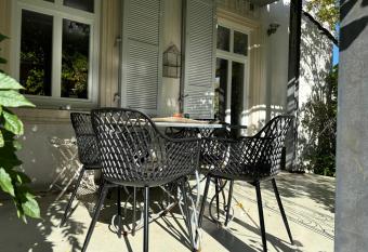 Ferienwohnung am Ostpark allows 18 year olds to book a room