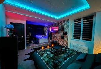 L Atelier du D  sir - Centre - Proche Gare allows 18 year olds to book a room