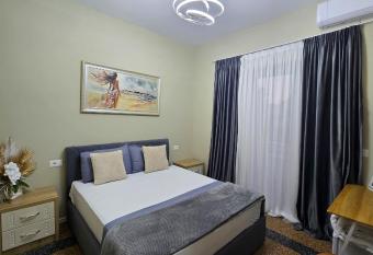 City Center Rooms and Apartments has rooms with a private hot tub