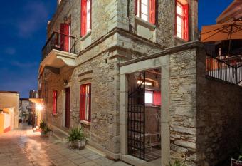 Castello Venetsiana has Balcony rooms