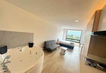 Apartaestudio con Jacuzzi privado y vista a las montanas! has Balcony rooms