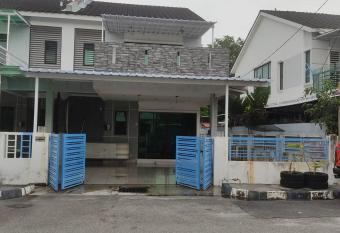 WeJDAN TWO POINT O WHOLE HOUSE BALIK PULAU, PENANG ISLAND has Balcony rooms