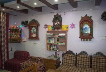 Hotel Golden Crown Laxman Jhula has Balcony rooms