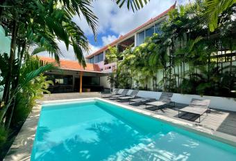 007 Surfhouse Bali has Balcony rooms