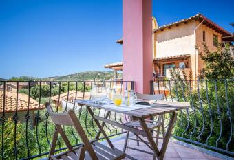 B&B I Colori di Chia allows 18 year olds to book a room