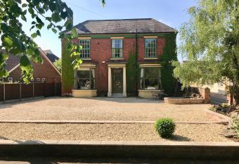 Beldon House has Balcony rooms
