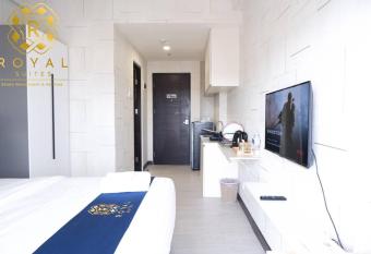 Royal Suites Studio 30ZW - Citra Plaza Nagoya has Balcony rooms