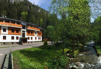 Riverside has Balcony rooms