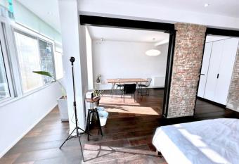 wu shan easy home has Balcony rooms