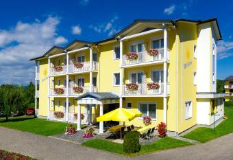 Pension Helios has Balcony rooms