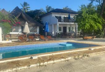 Kaure Sand Beach Lodge has Balcony rooms