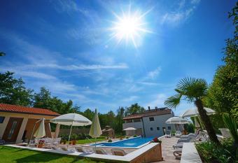 Apartments Tena allows 18 year olds to book a room