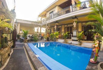 Adi Homestay has Balcony rooms