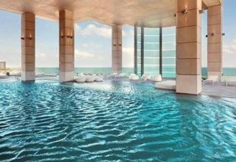 Royal Beach Hotel - Blue Lagoon has rooms with a private hot tub