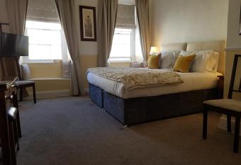 Ty Helyg Guest House allows 18 year olds to book a room