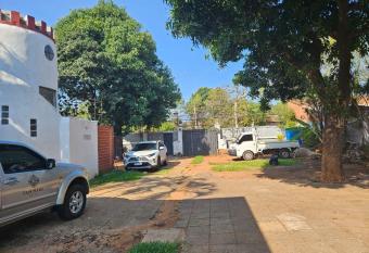 Amplia casa quinta has Balcony rooms