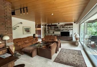 Gro  z  giges Architektenhaus in Kronberg has Balcony rooms